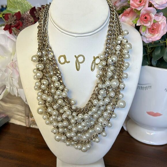 Abercrombie & Fitch Layered pearls and chain necklace impeccable - Picture 1 of 5